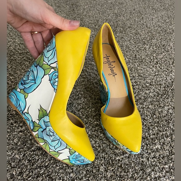 Taylor Says by Taylor Reeve Bonafide yellow genuine leather platform wedges. - Picture 4 of 13